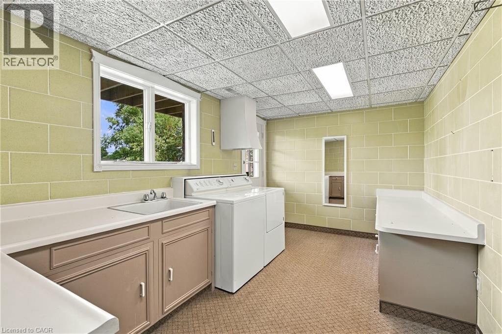 26 Leslie Drive, Hamilton, ON