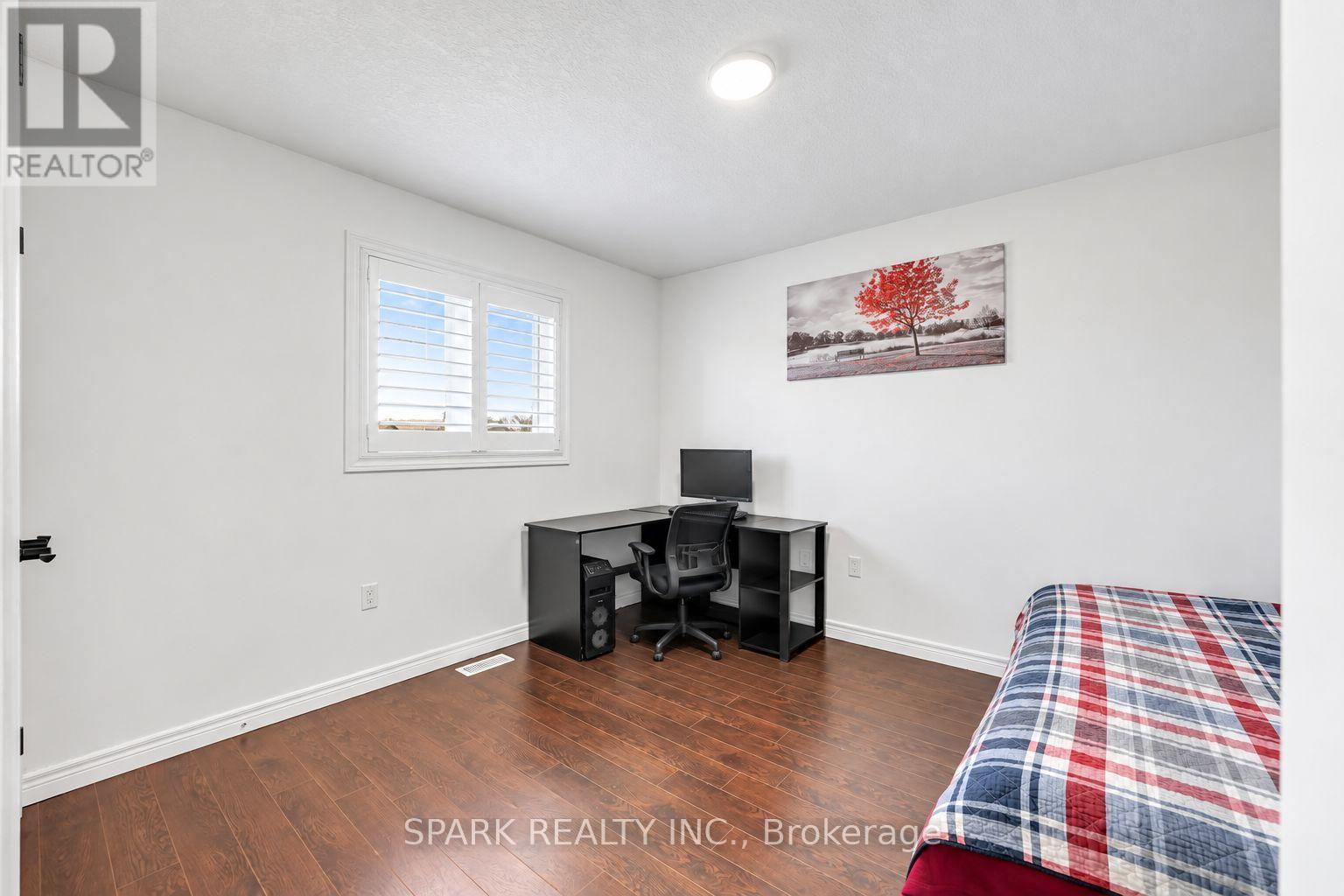 4 Cutts Crescent, Hamilton, ON