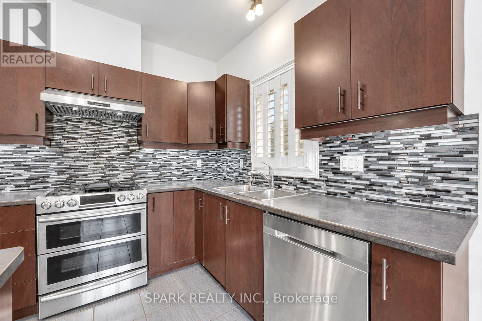 4 Cutts Crescent, Hamilton, ON
