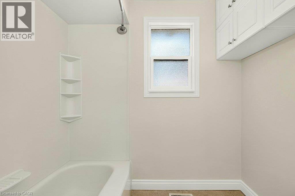 32 Beechwood Avenue, Brantford, ON