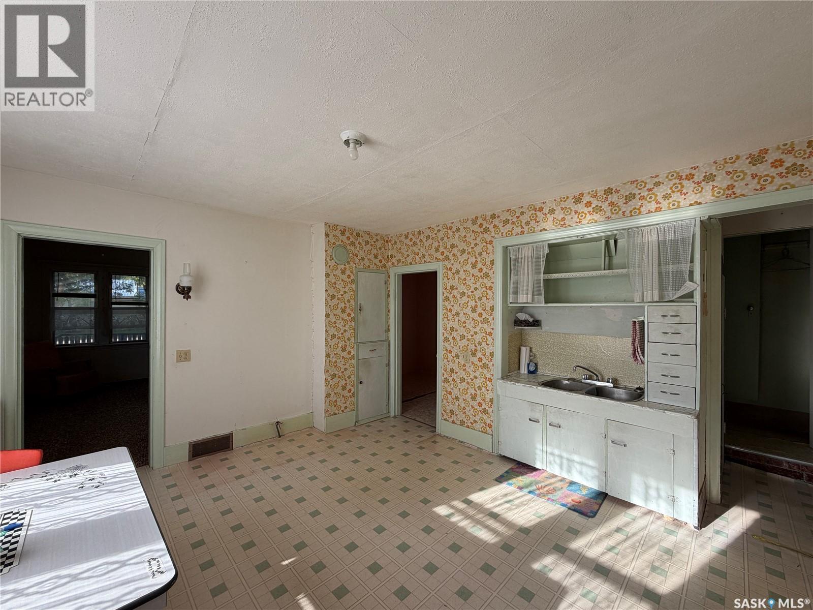 203 6Th Avenue W, Canora, SK