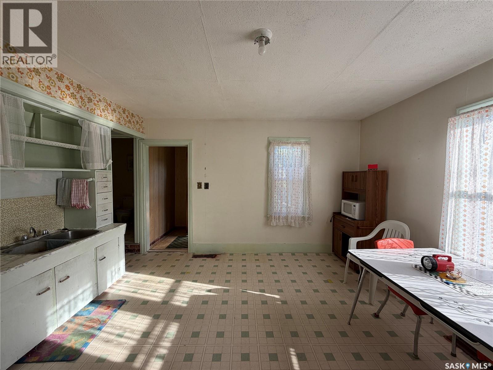 203 6Th Avenue W, Canora, SK