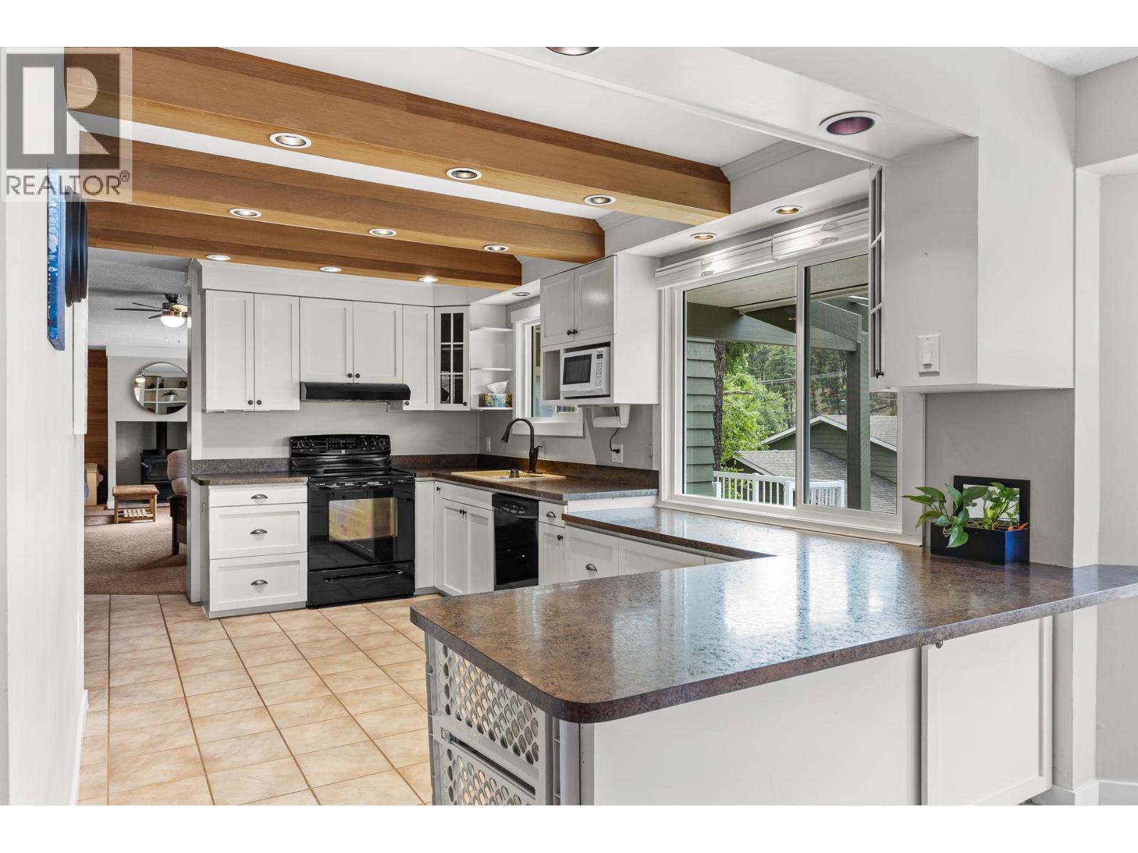 353 Clifton Road S, Kelowna, BC
