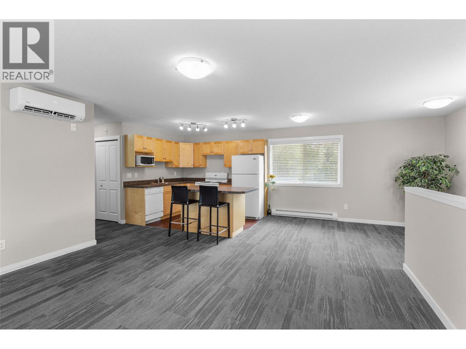 353 Clifton Road S, Kelowna, BC