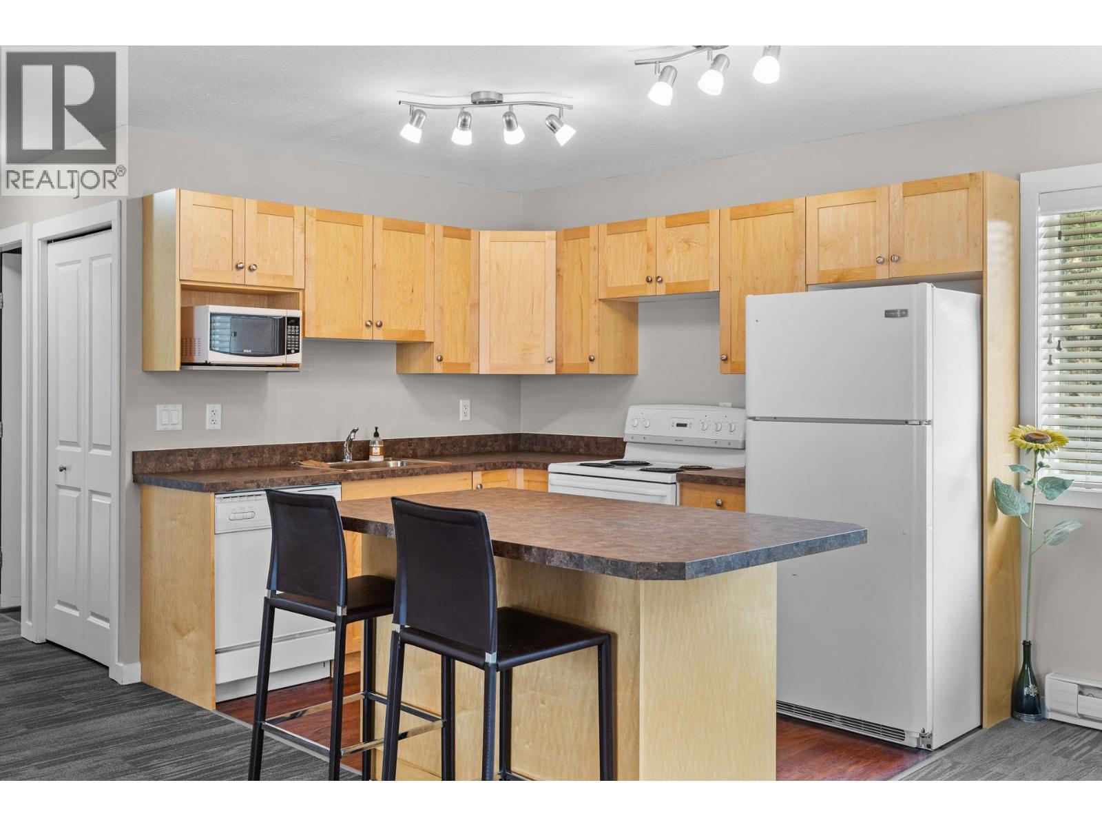 353 Clifton Road S, Kelowna, BC