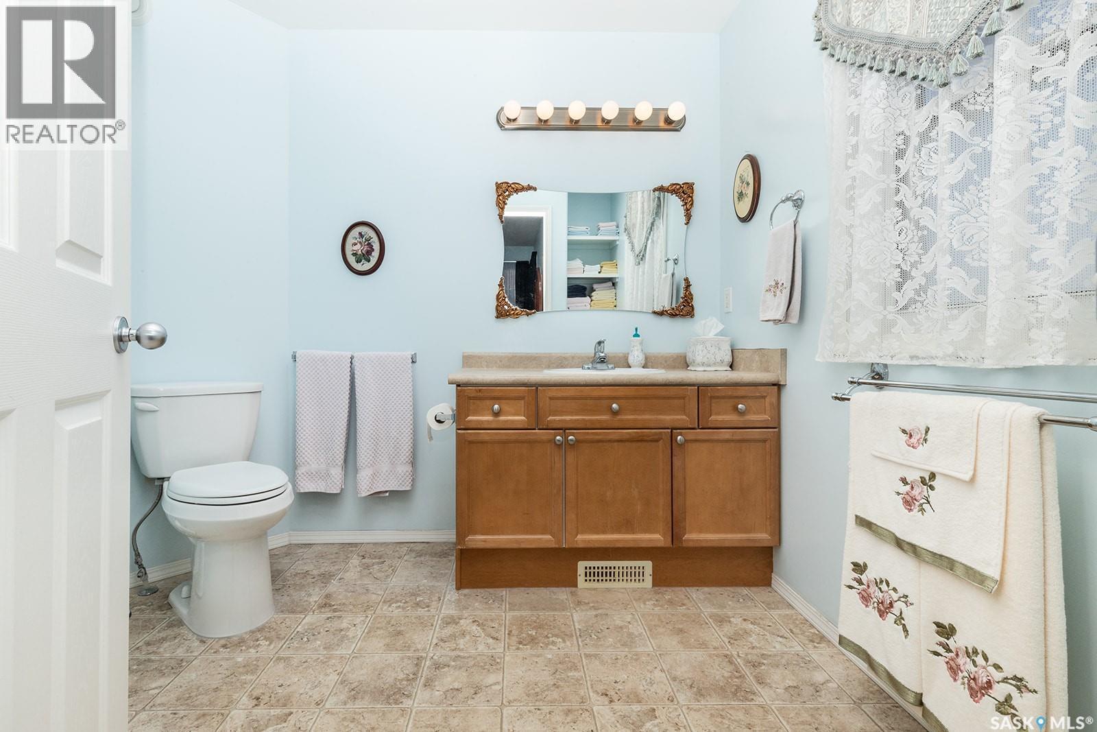 163 Blakeney Crescent, Saskatoon, SK