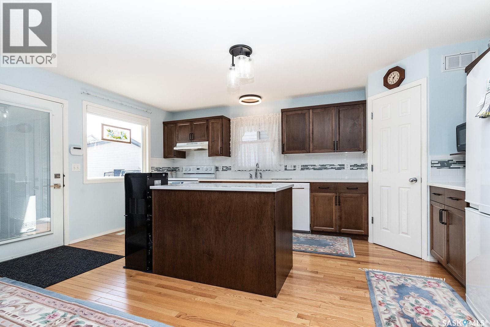 163 Blakeney Crescent, Saskatoon, SK