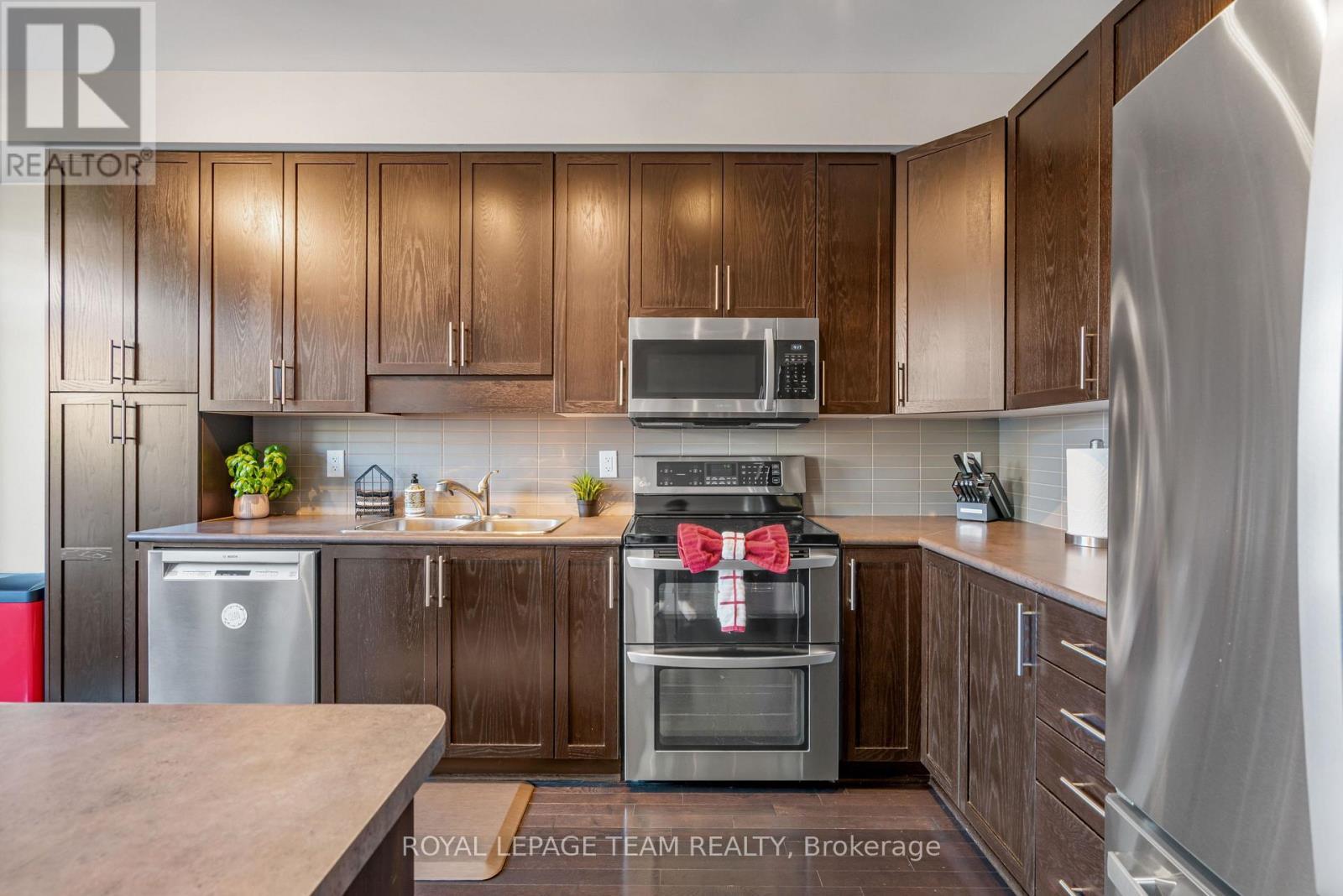 716 Brian Good Avenue, Ottawa, ON