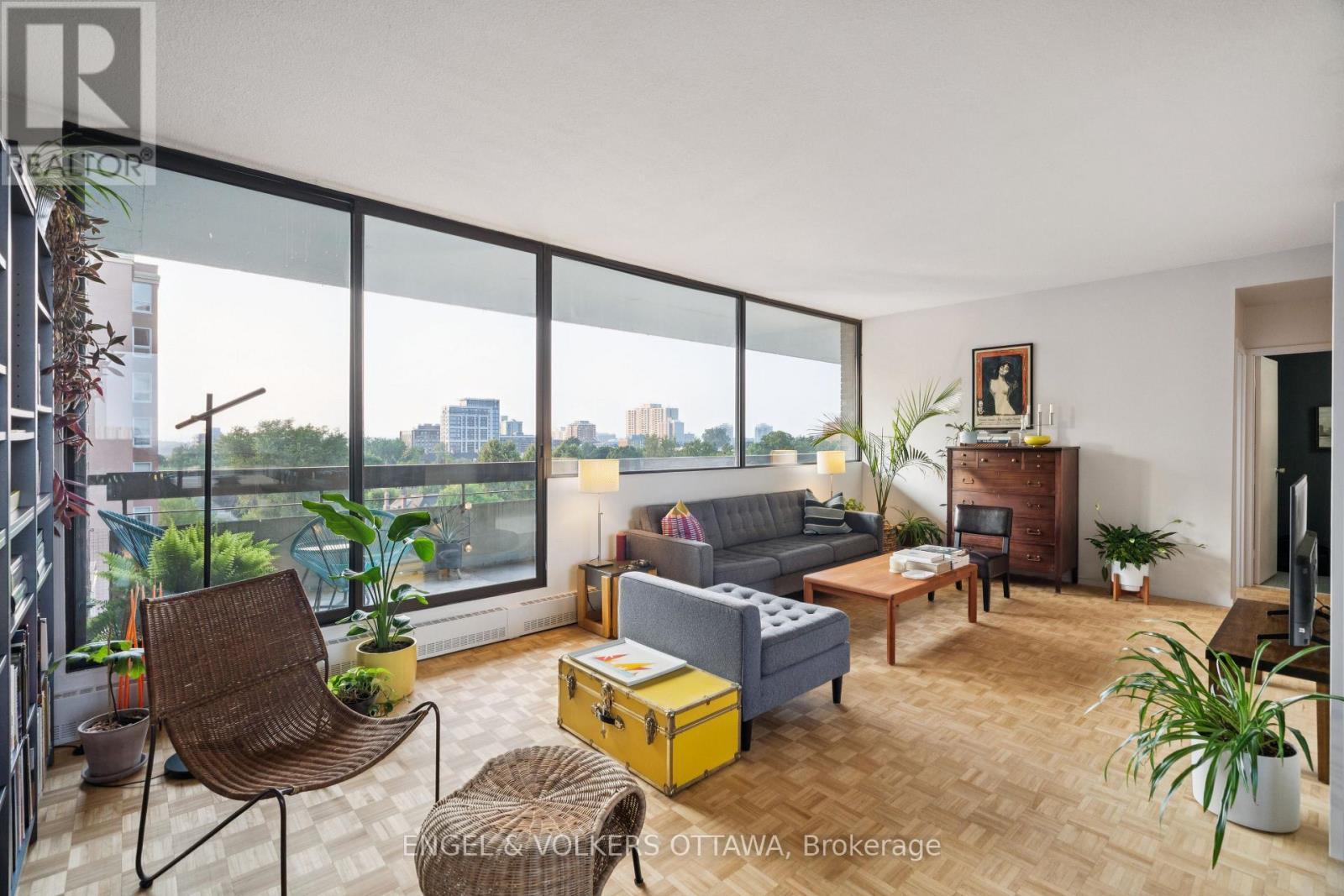 8A - 400 Laurier Street E, Ottawa, ON