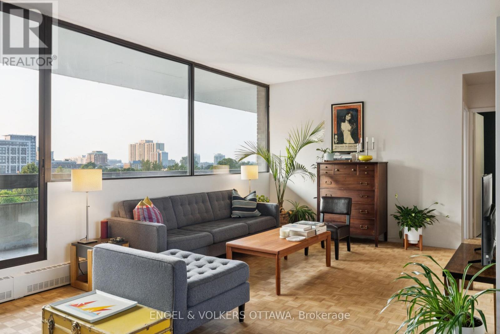 8A - 400 Laurier Street E, Ottawa, ON
