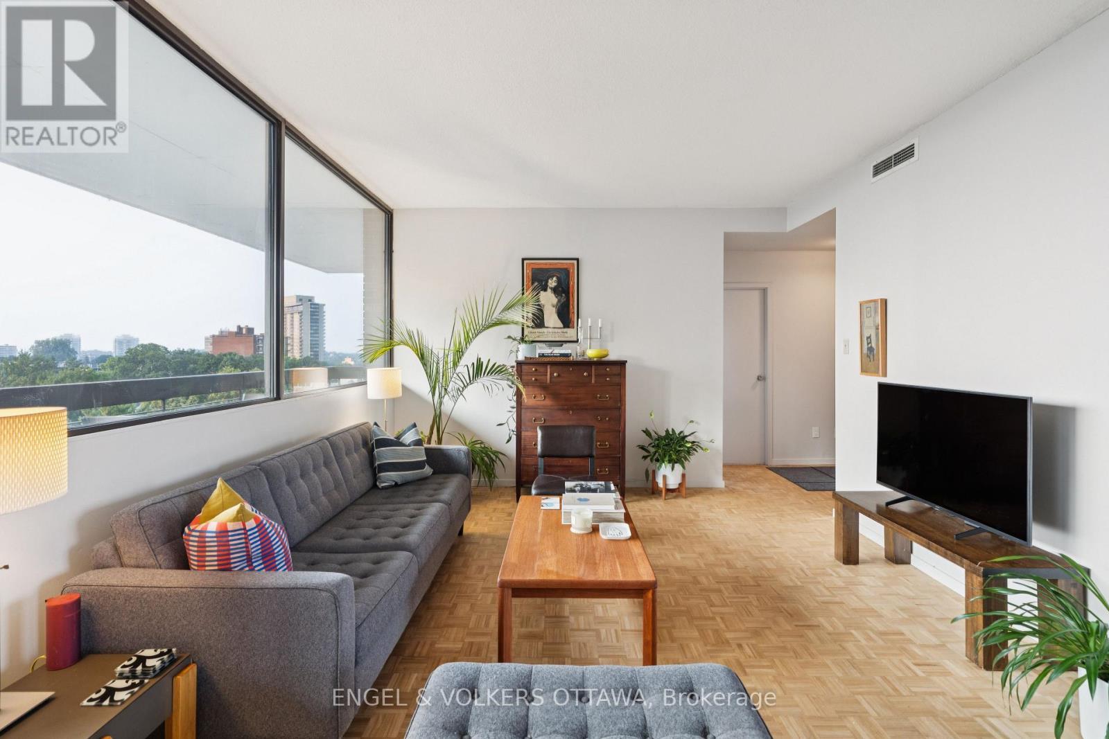 8A - 400 Laurier Street E, Ottawa, ON