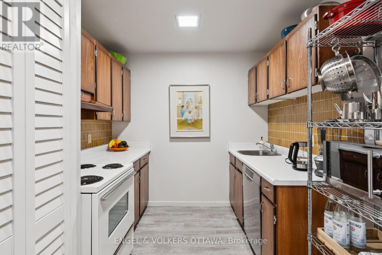 8A - 400 Laurier Street E, Ottawa, ON