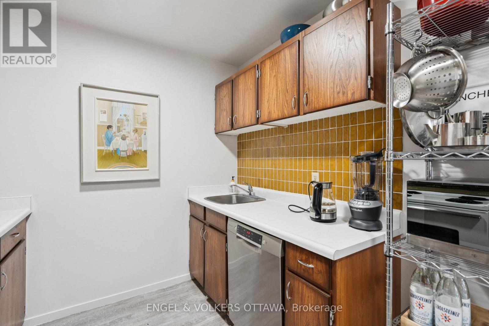 8A - 400 Laurier Street E, Ottawa, ON