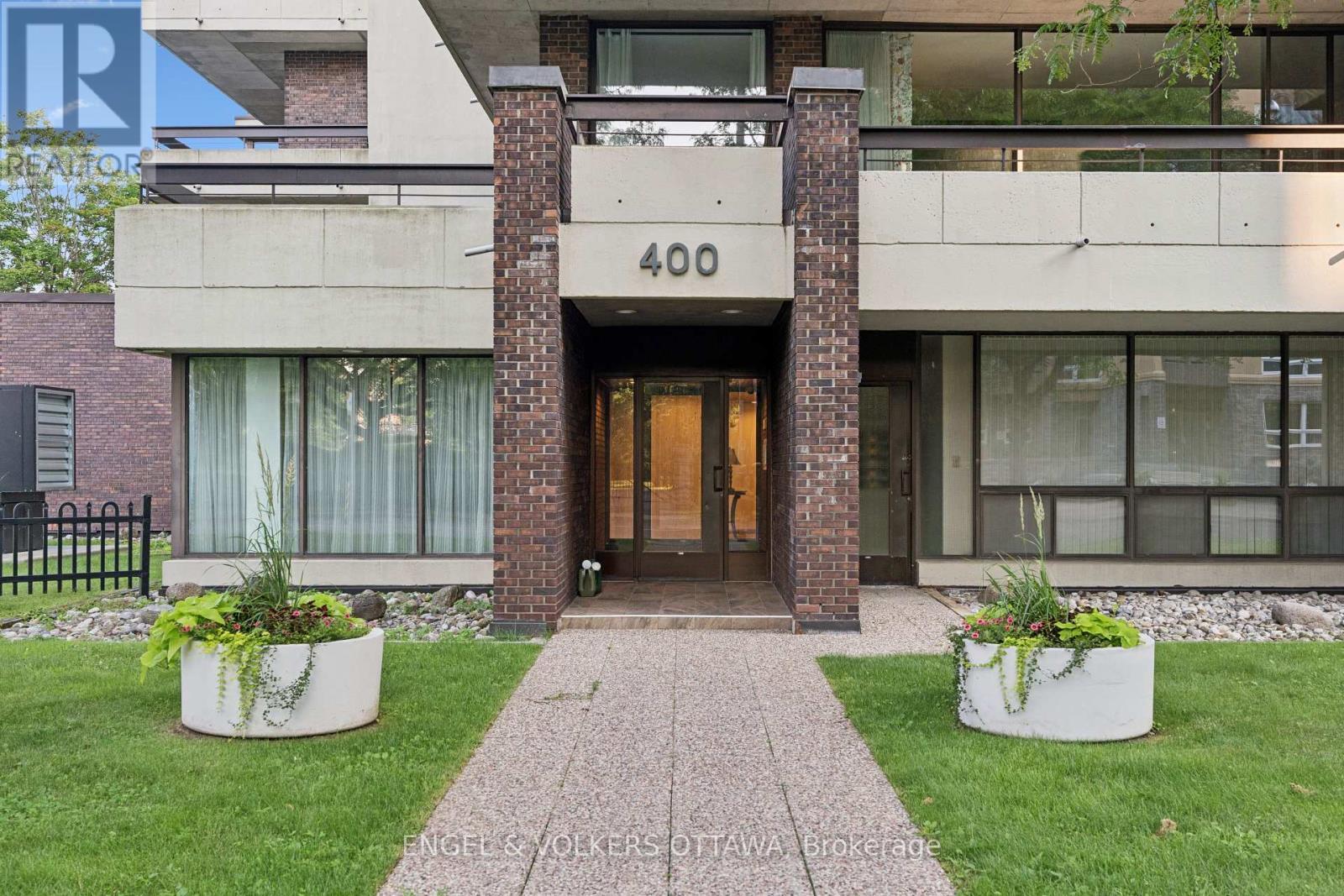 8A - 400 Laurier Street E, Ottawa, ON