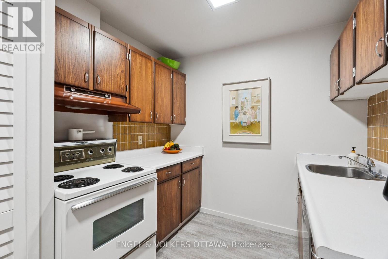 8A - 400 Laurier Street E, Ottawa, ON