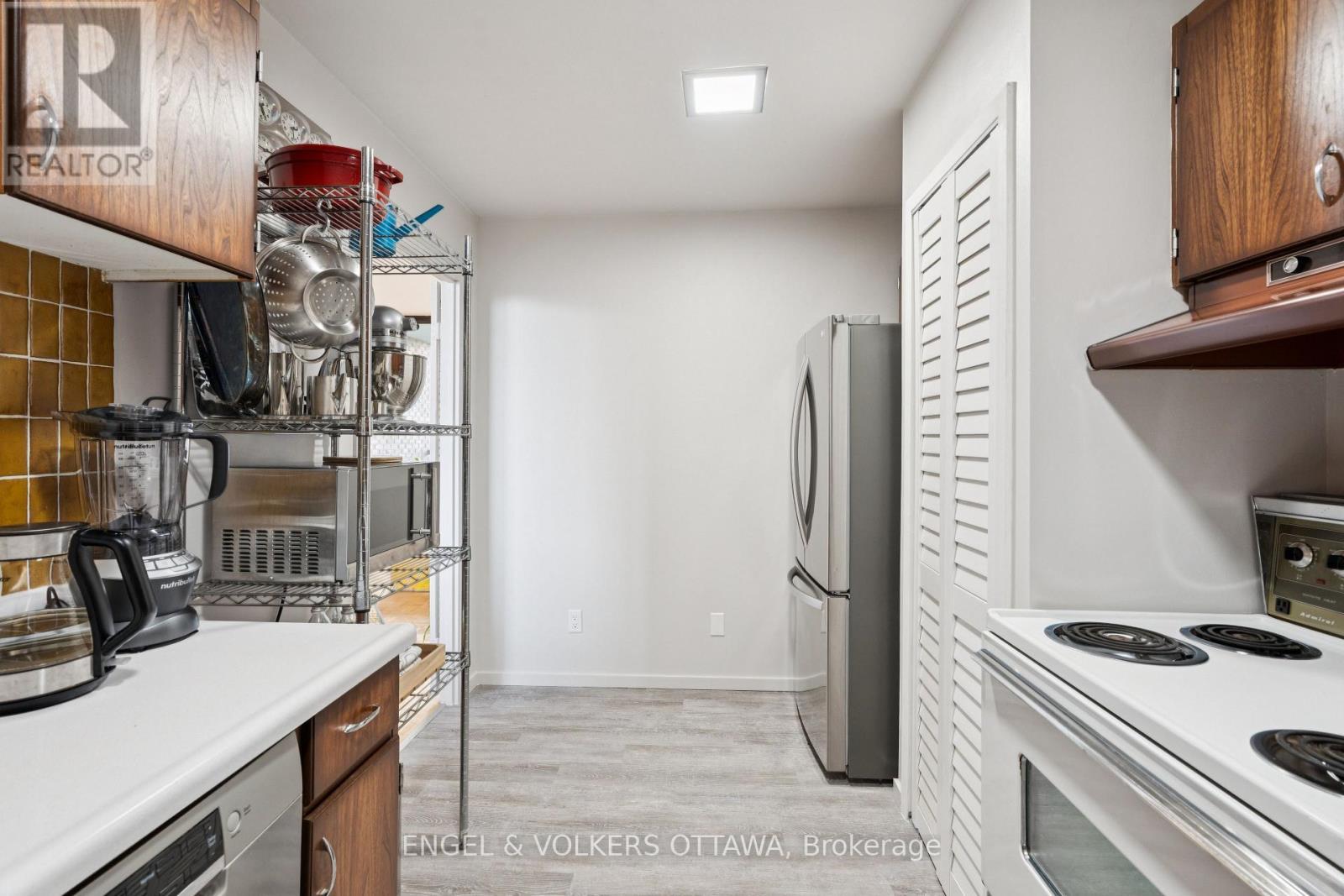 8A - 400 Laurier Street E, Ottawa, ON