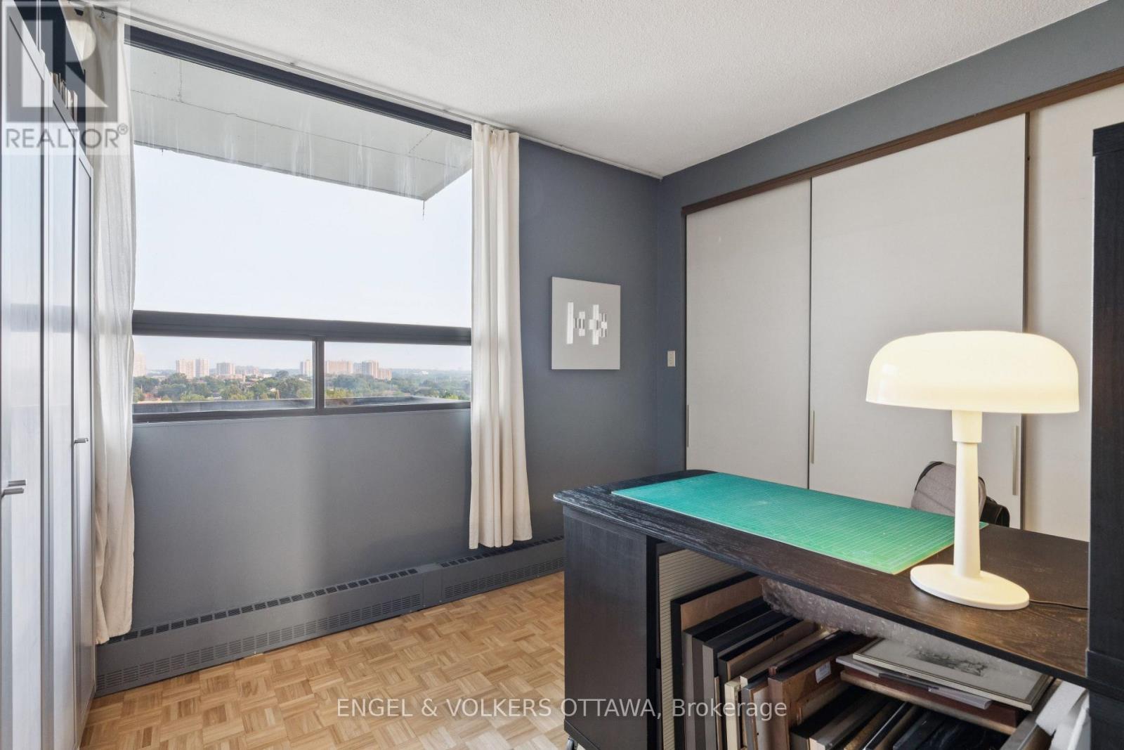 8A - 400 Laurier Street E, Ottawa, ON