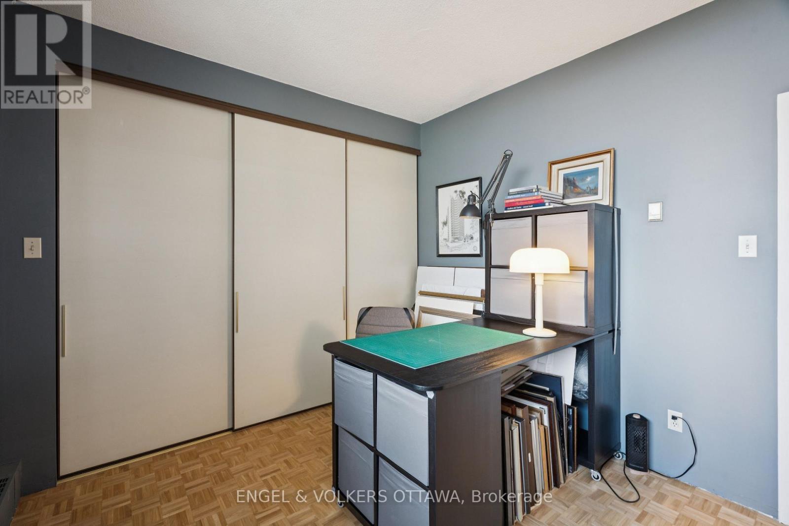 8A - 400 Laurier Street E, Ottawa, ON