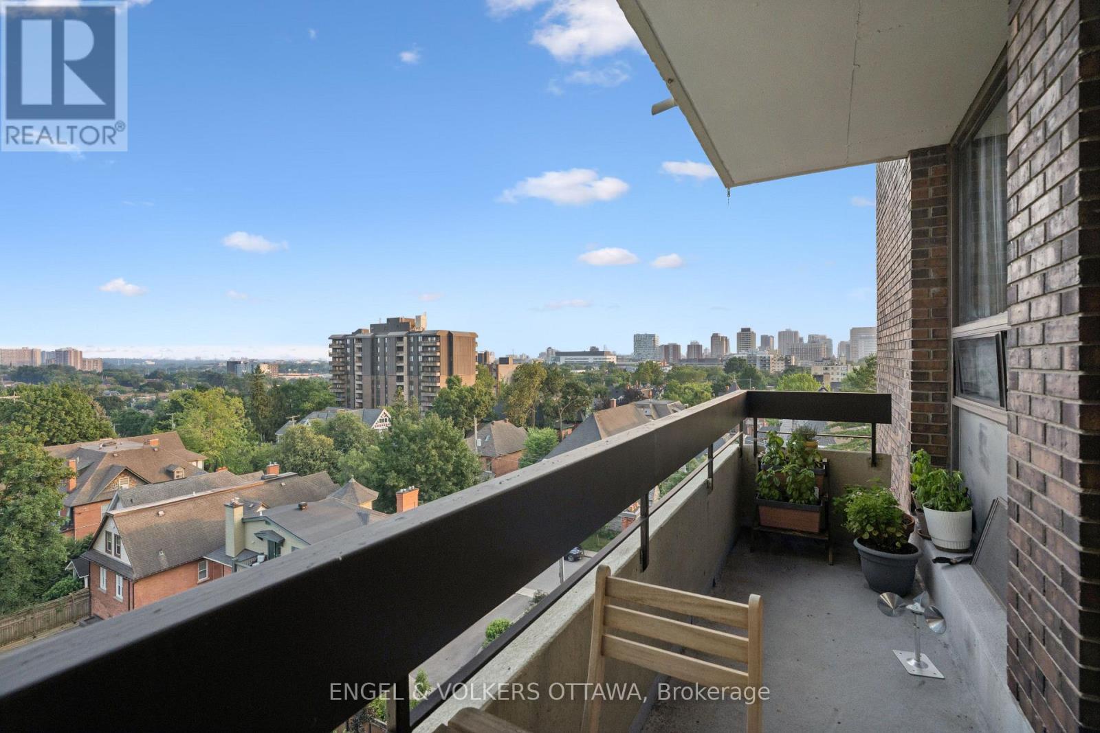 8A - 400 Laurier Street E, Ottawa, ON