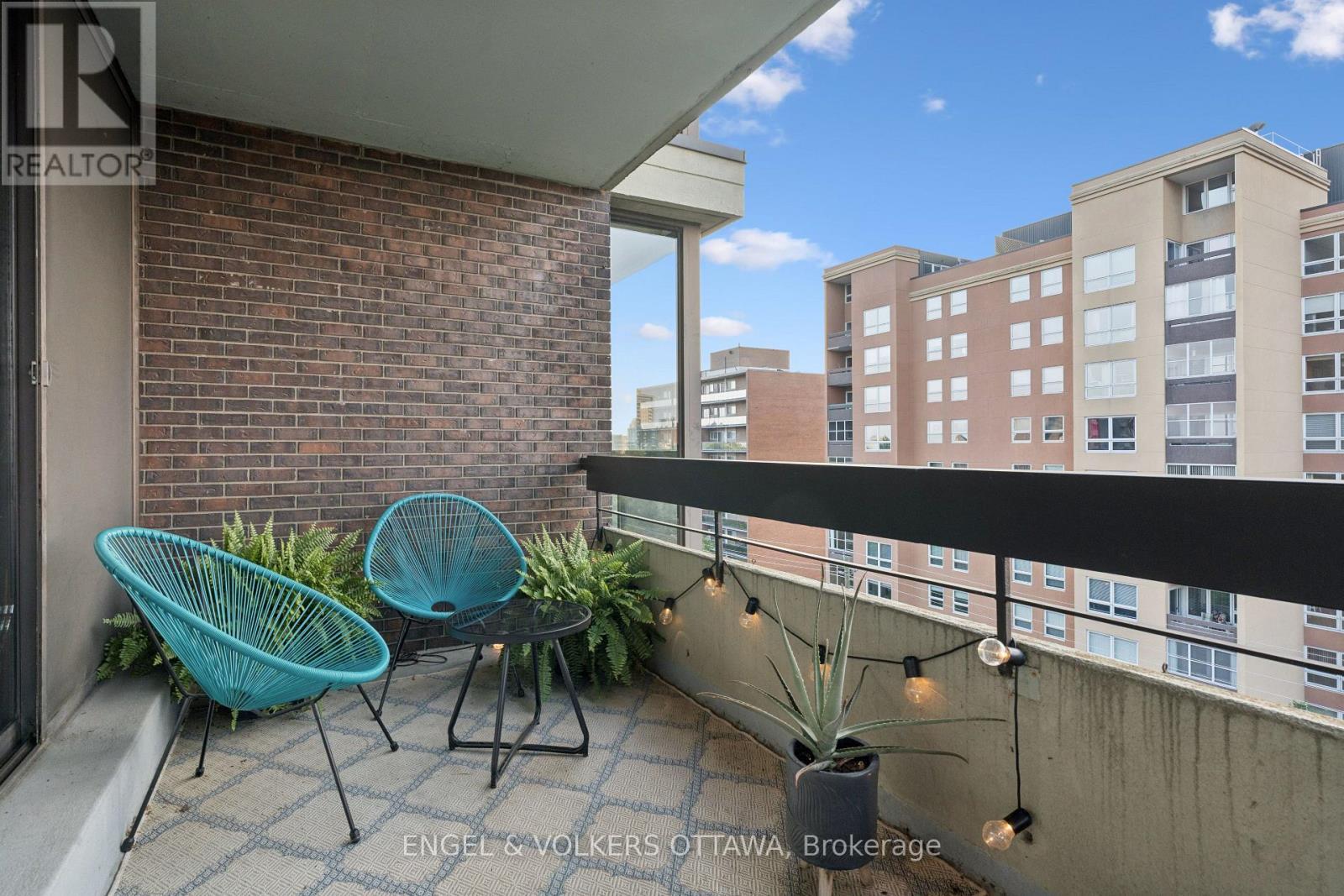 8A - 400 Laurier Street E, Ottawa, ON