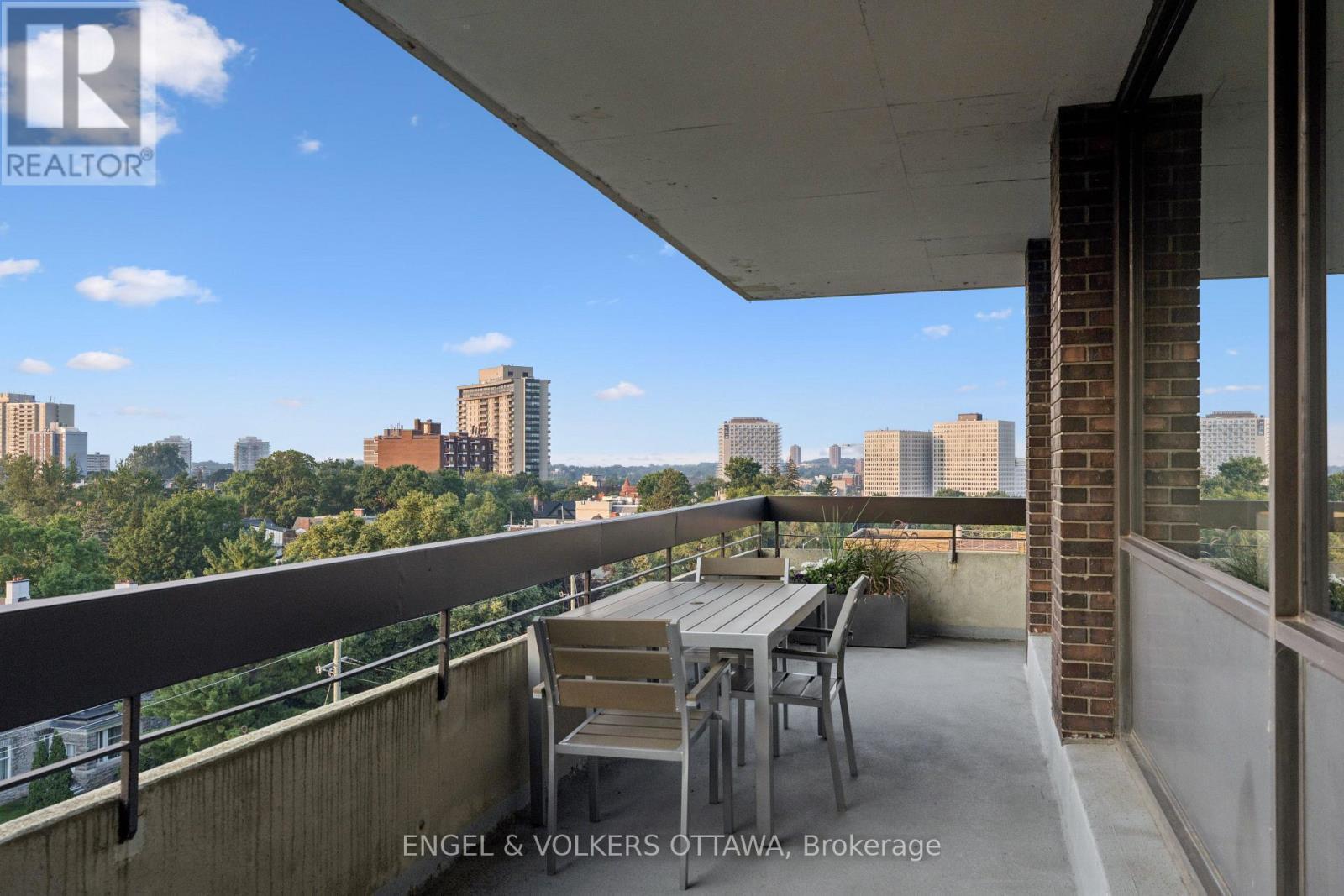 8A - 400 Laurier Street E, Ottawa, ON