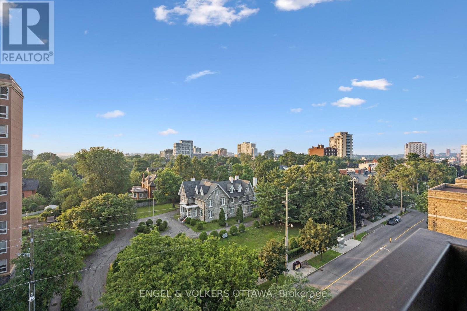 8A - 400 Laurier Street E, Ottawa, ON
