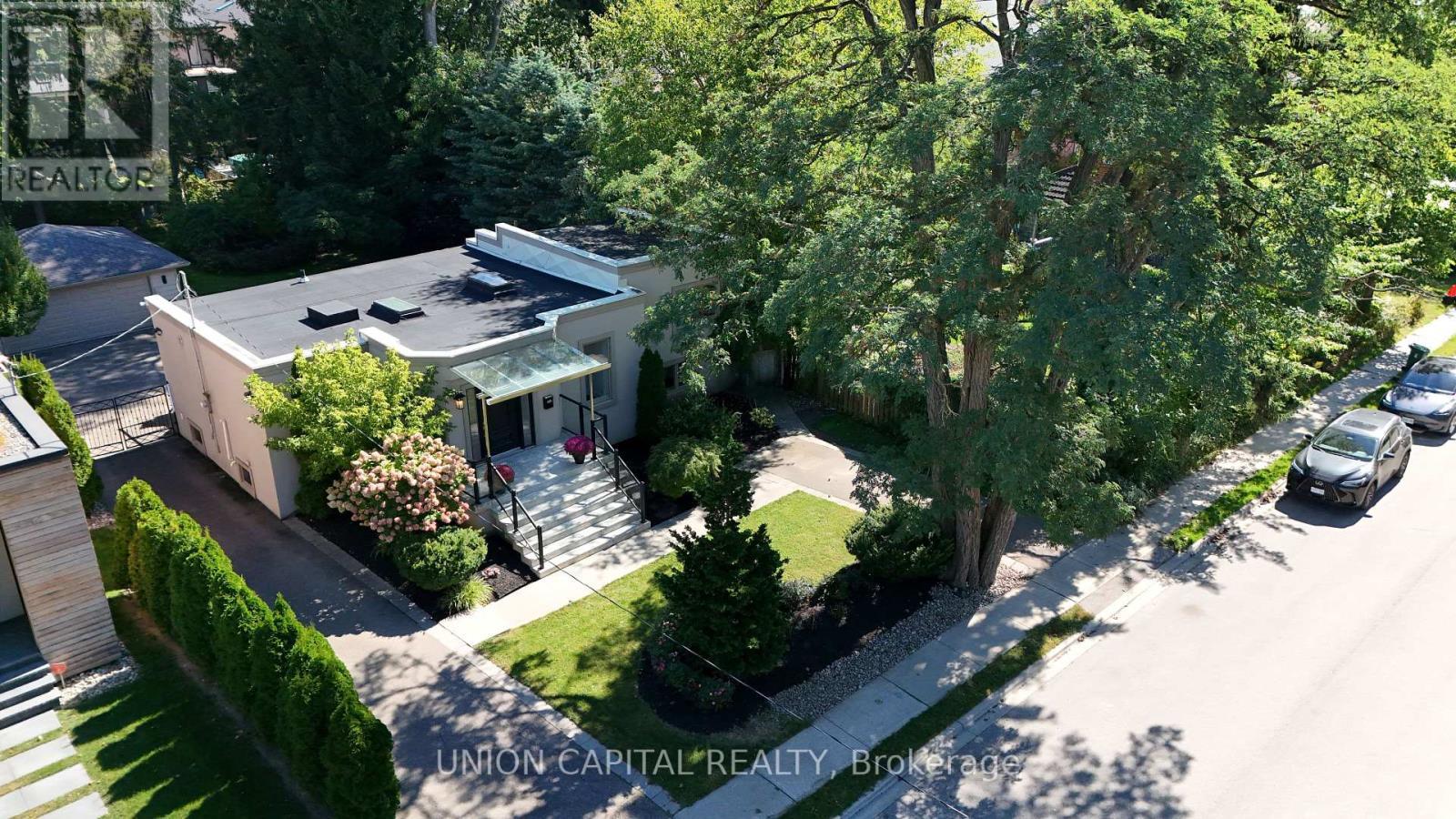 3 Elton Crescent, Toronto, ON