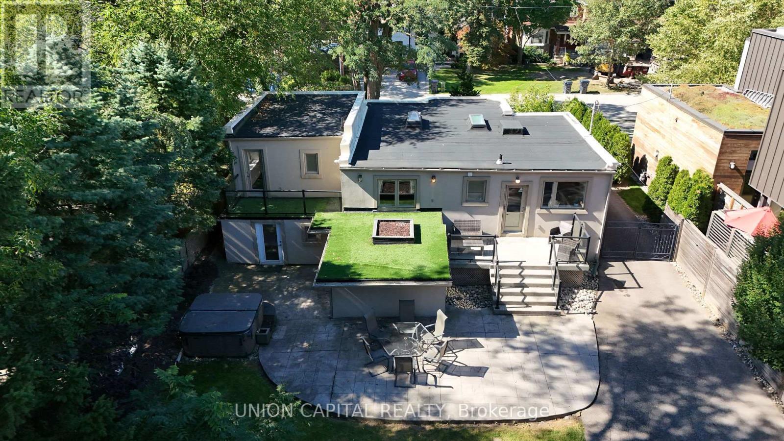 3 Elton Crescent, Toronto, ON