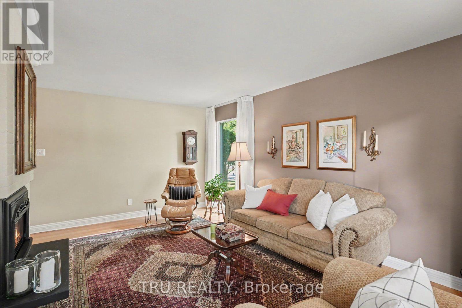 Living Room - 1174 Cameo Drive, Ottawa, ON