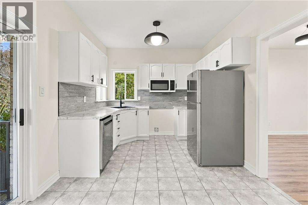 15 Dalrymple Drive, Waterdown, ON