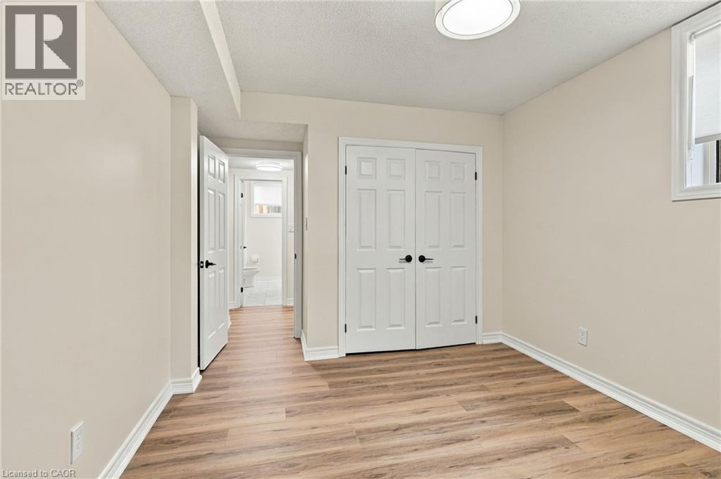15 Dalrymple Drive, Waterdown, ON