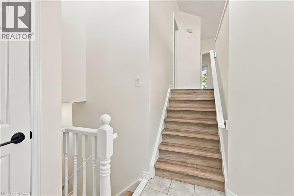 15 Dalrymple Drive, Waterdown, ON