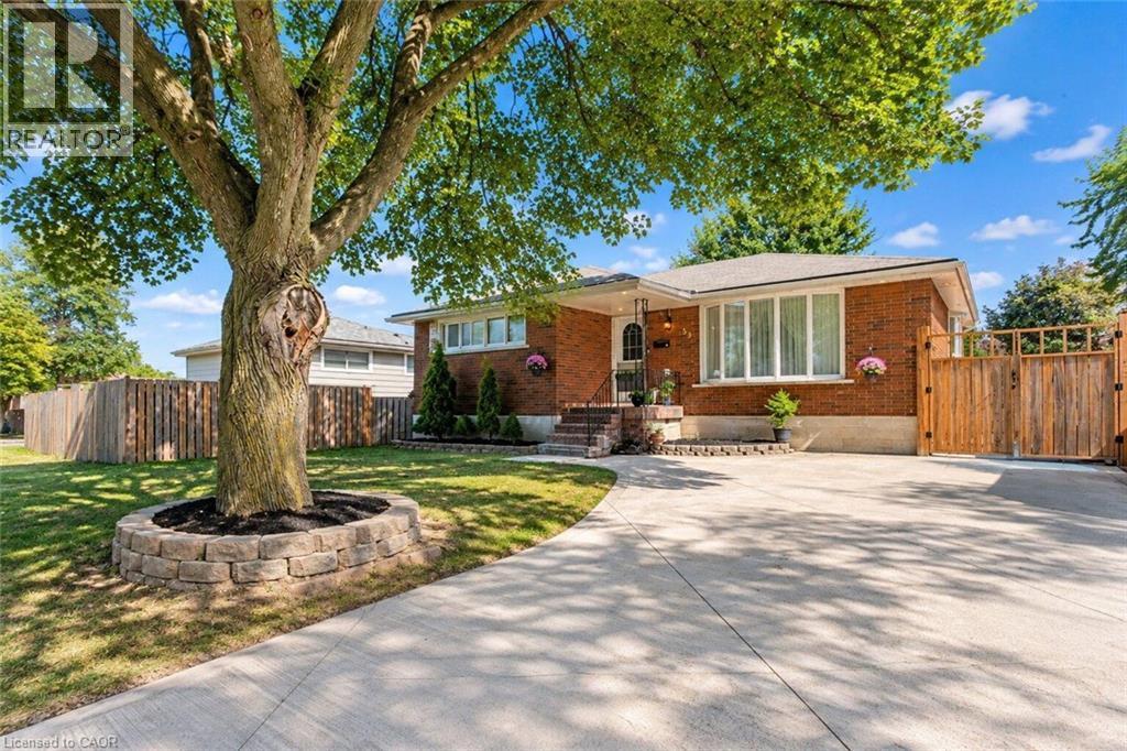 33 Bellingham Drive, Hamilton, ON