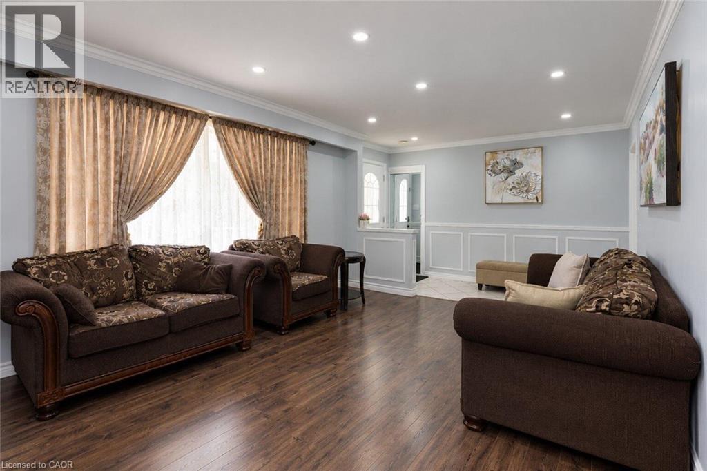 33 Bellingham Drive, Hamilton, ON