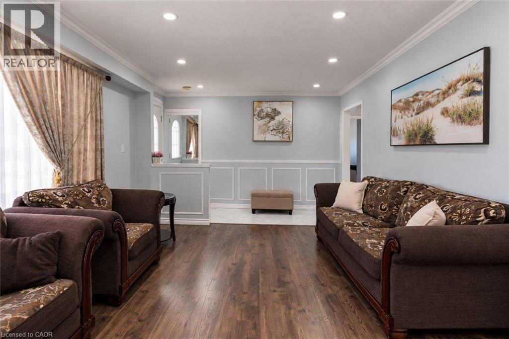 33 Bellingham Drive, Hamilton, ON