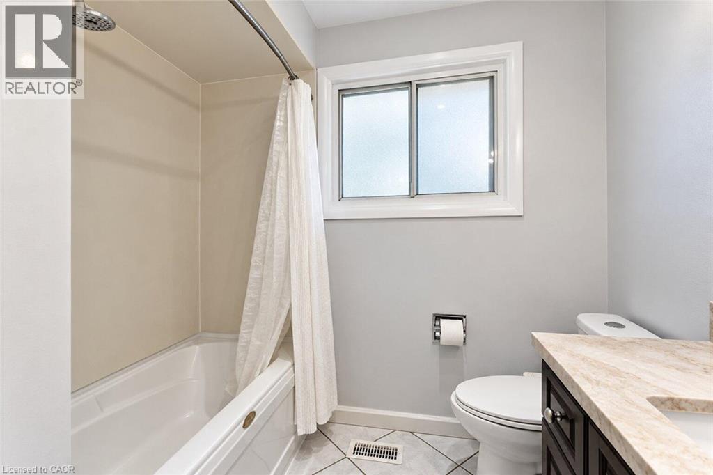 33 Bellingham Drive, Hamilton, ON
