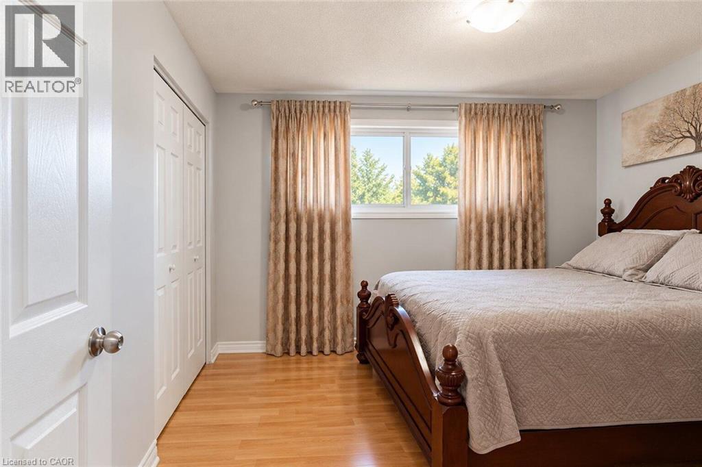 33 Bellingham Drive, Hamilton, ON