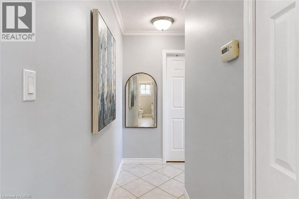 33 Bellingham Drive, Hamilton, ON