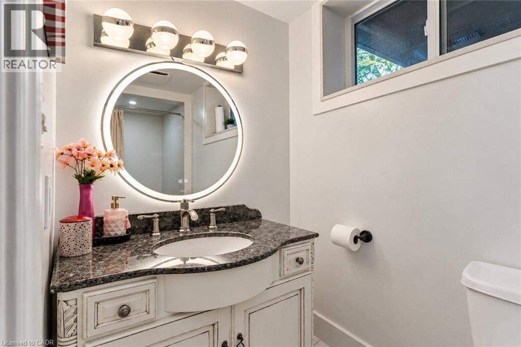 33 Bellingham Drive, Hamilton, ON