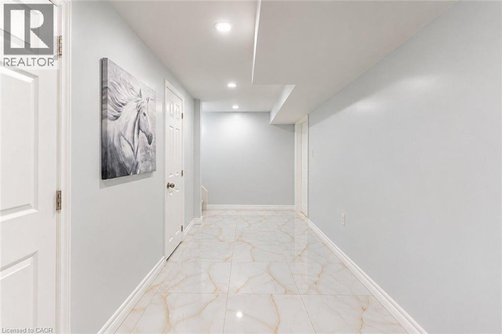 33 Bellingham Drive, Hamilton, ON