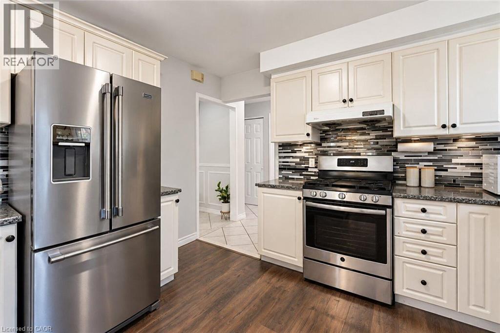 33 Bellingham Drive, Hamilton, ON