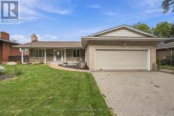 26 LESLIE DRIVE Hamilton, ON L8G 2R1