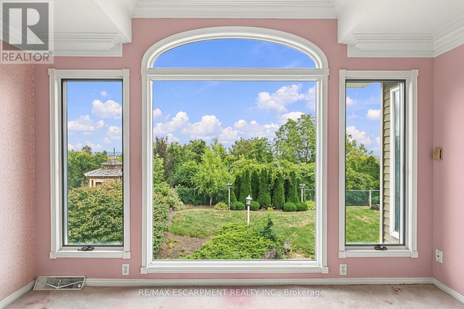 26 Leslie Drive, Hamilton, ON