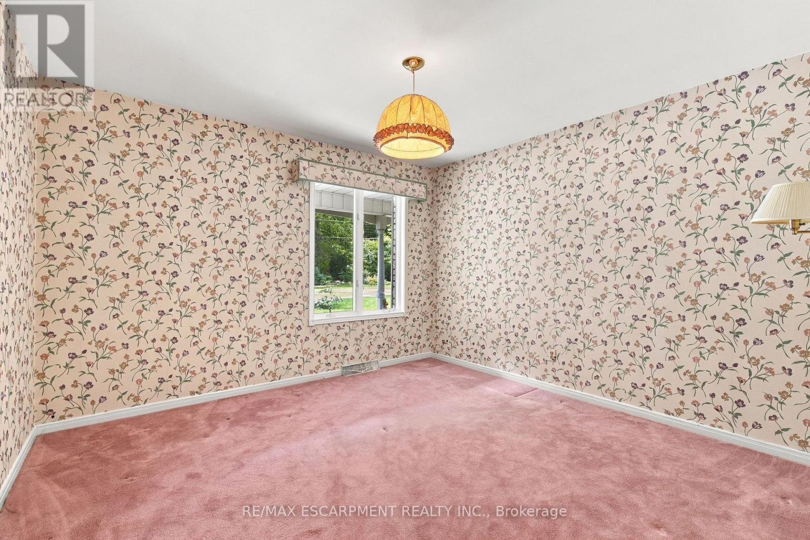26 Leslie Drive, Hamilton, ON