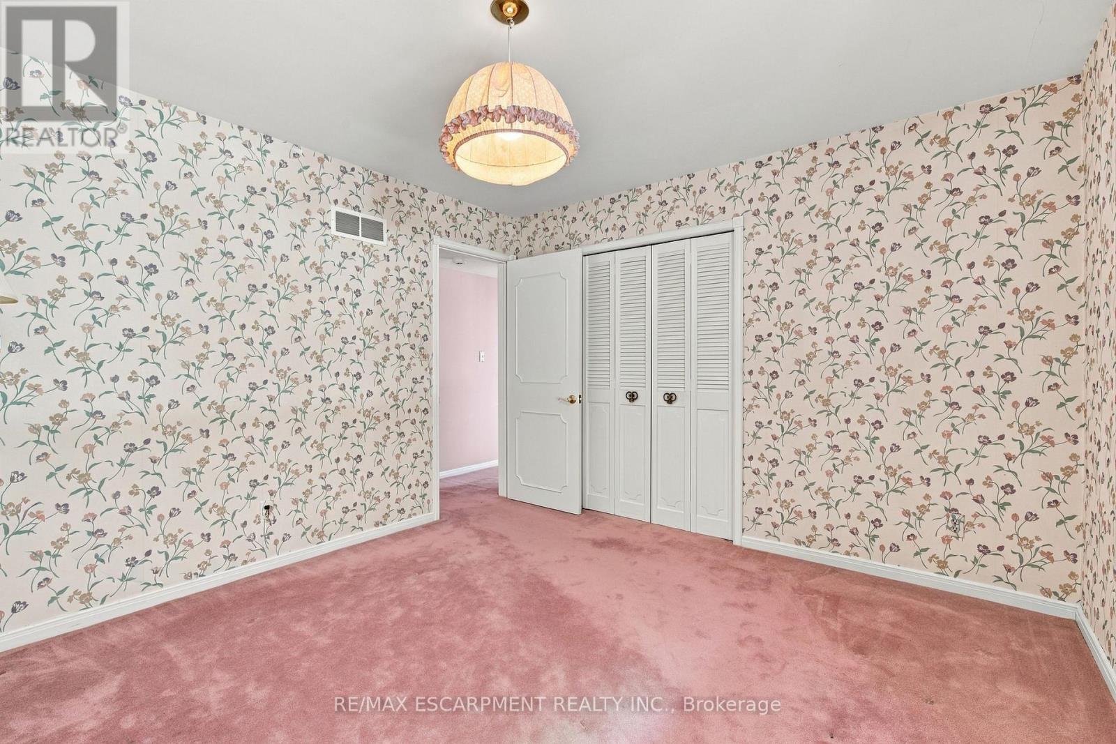 26 Leslie Drive, Hamilton, ON