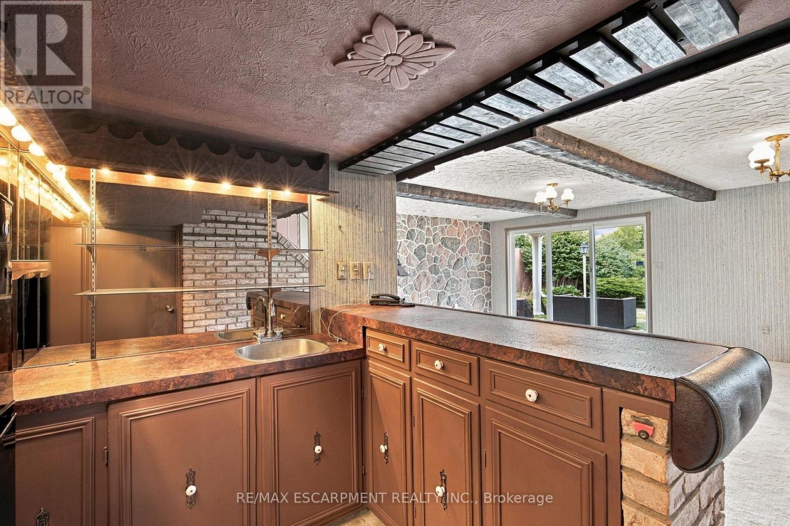 26 Leslie Drive, Hamilton, ON