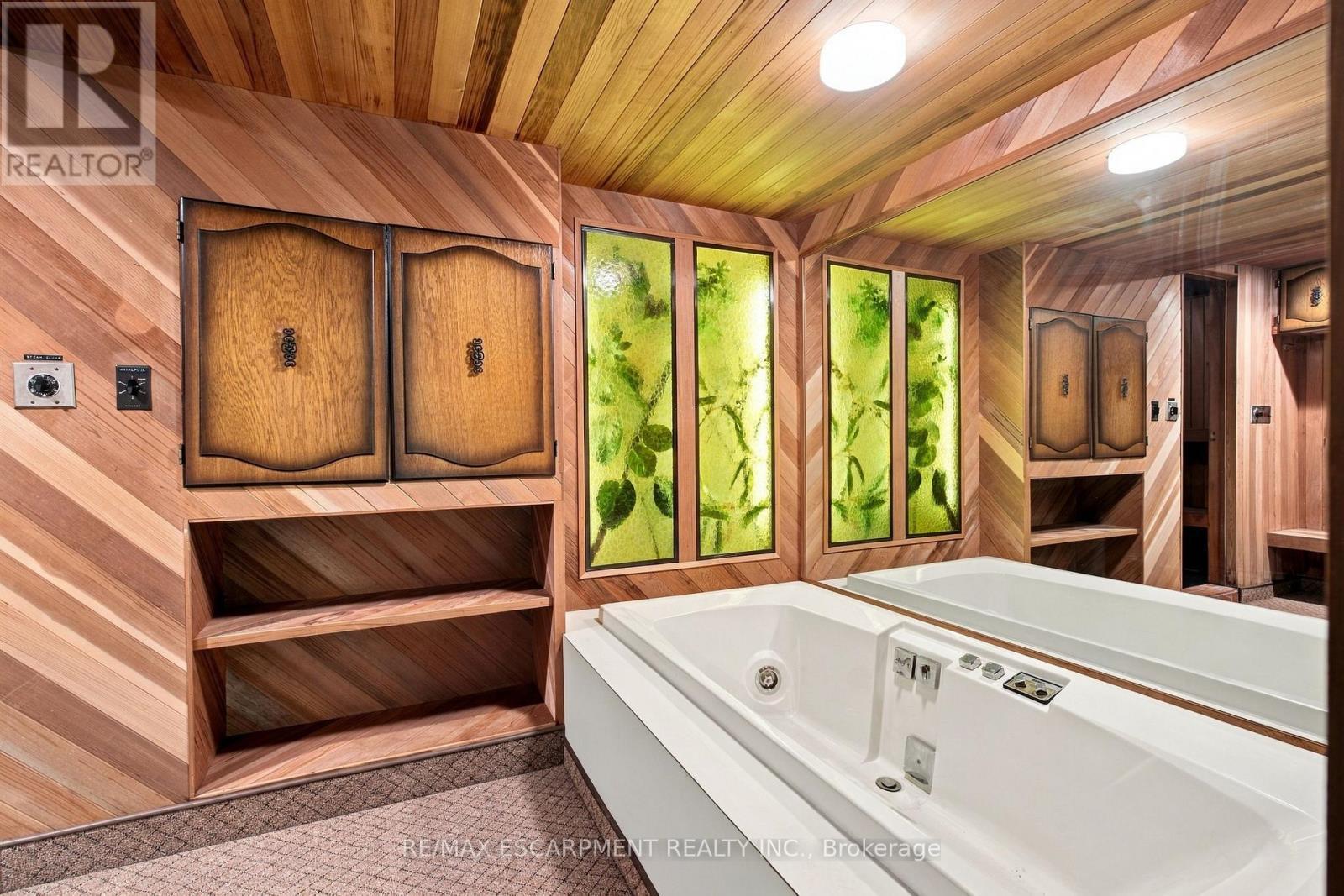 26 Leslie Drive, Hamilton, ON