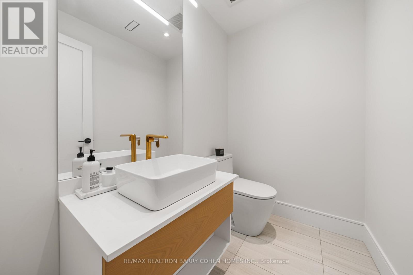 33 Lanark Avenue, Toronto, ON