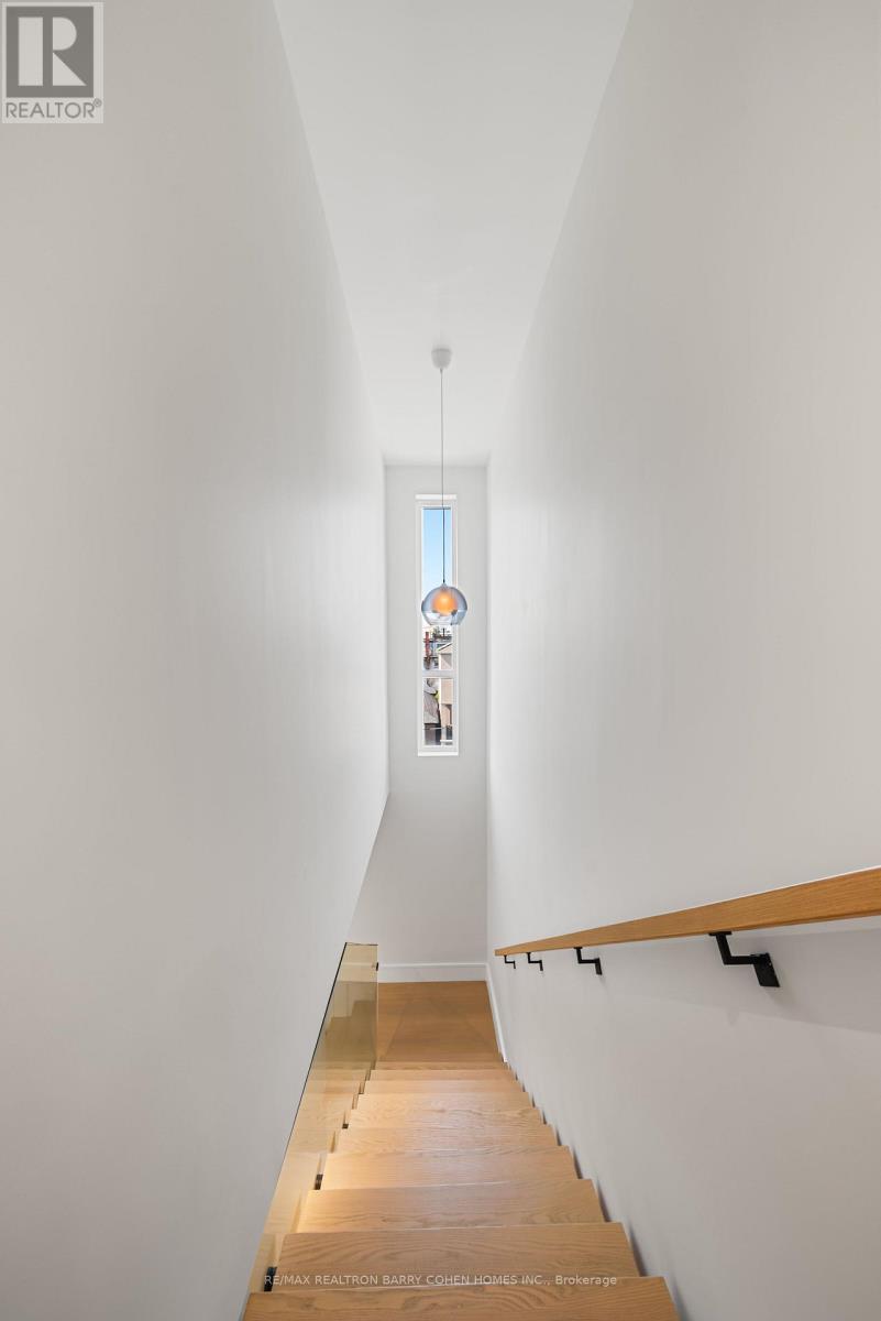 33 Lanark Avenue, Toronto, ON
