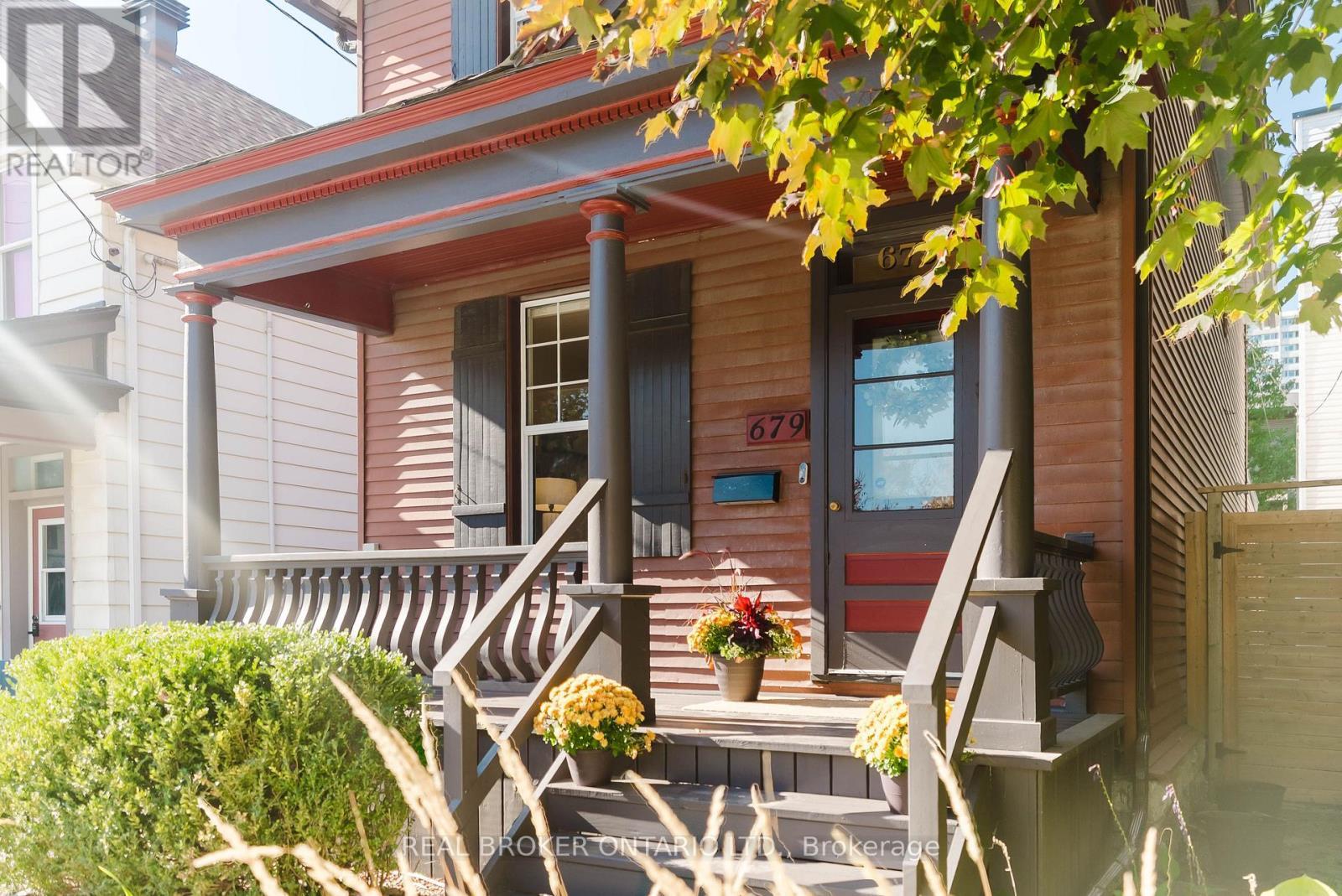 679 Cooper Street, Ottawa, ON